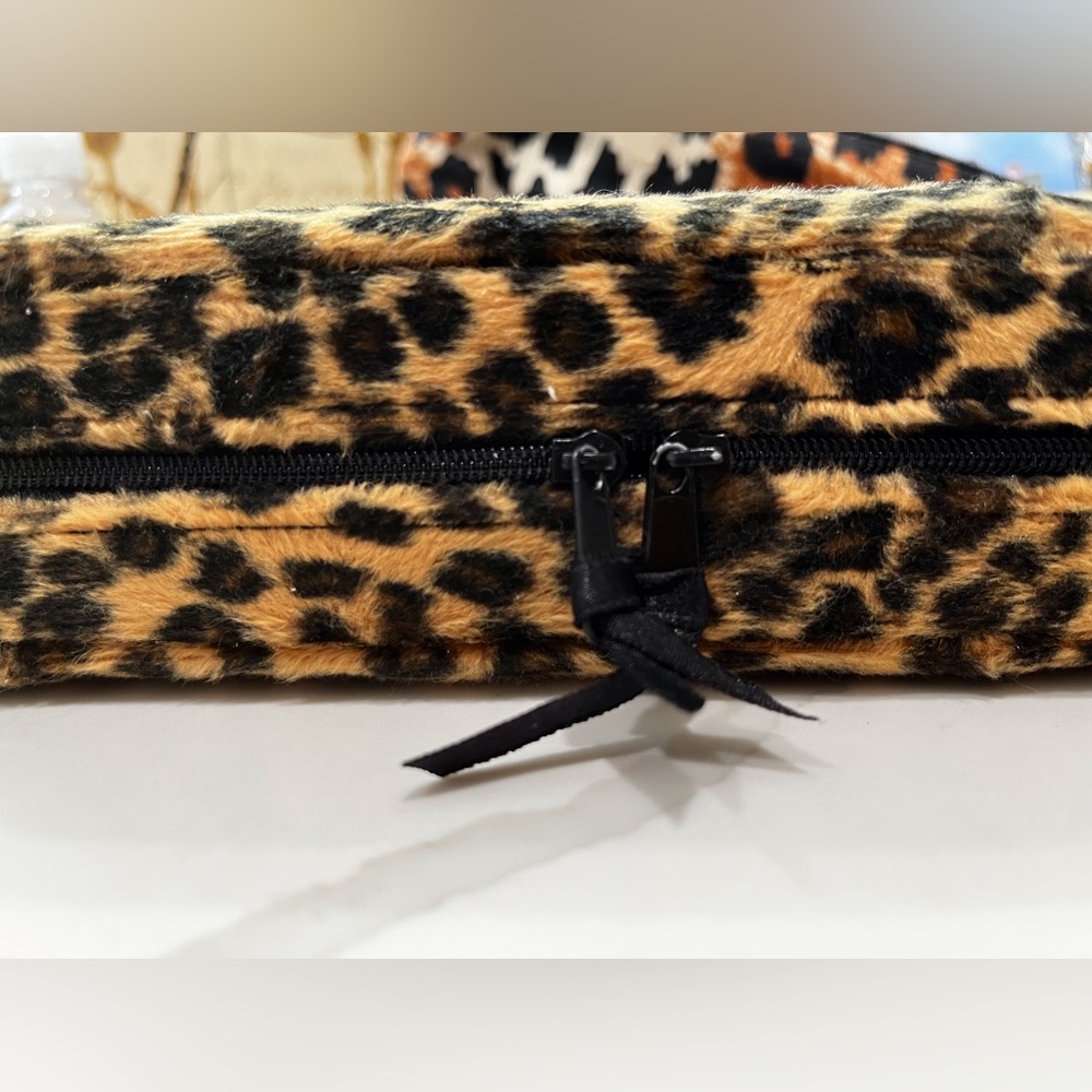 Jewelry Box- Zipper Closure - Picture 5 of 7